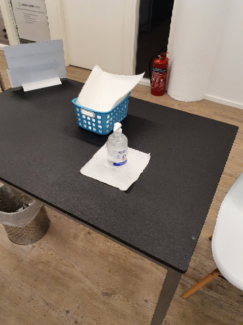gelpomp op tafel 1.jpg